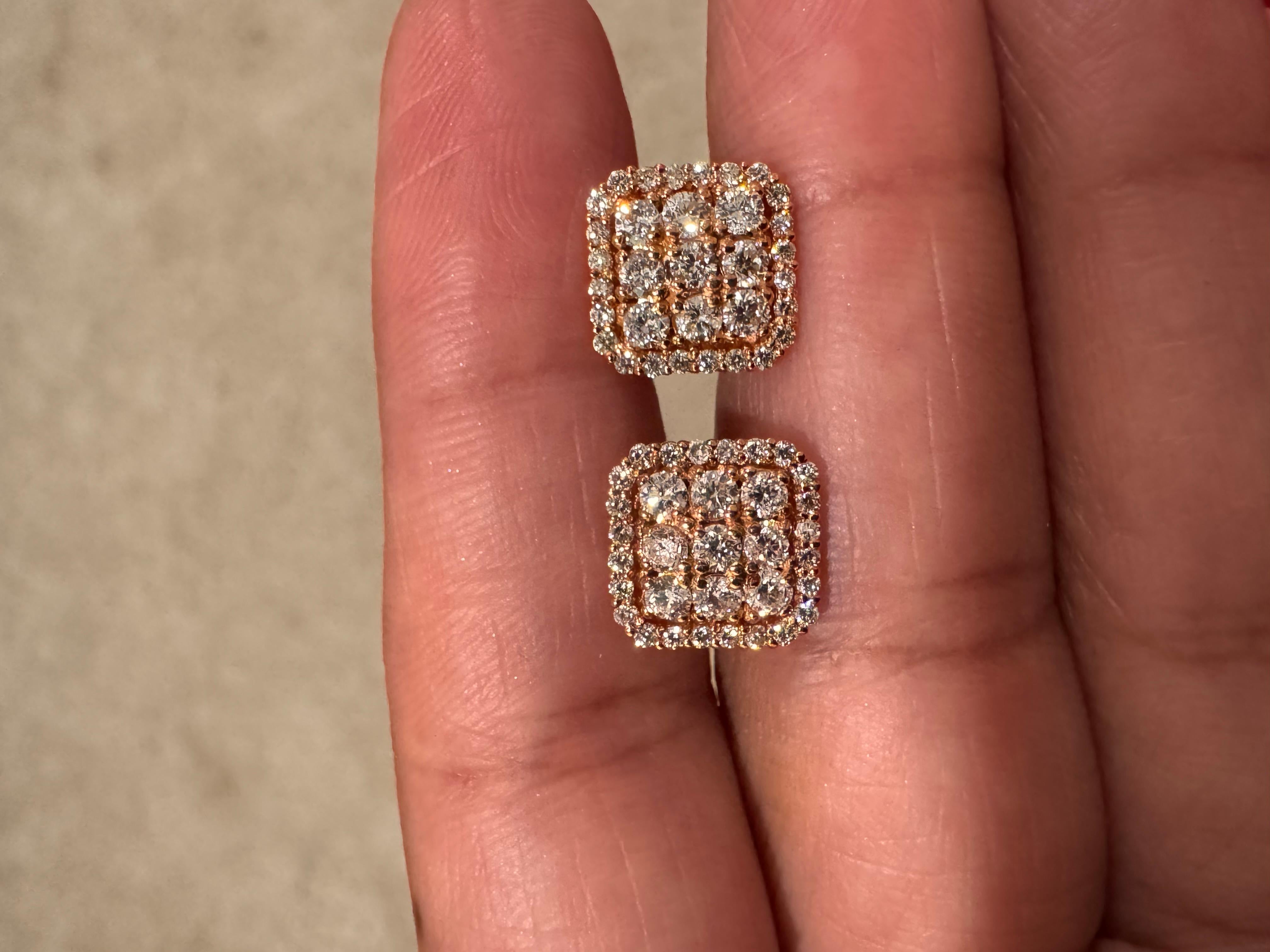 Orecchini a grappolo in oro rosa con diamanti tondi naturali da 1,05 carati In condizioni Nuovo in vendita a Los Angeles, CA