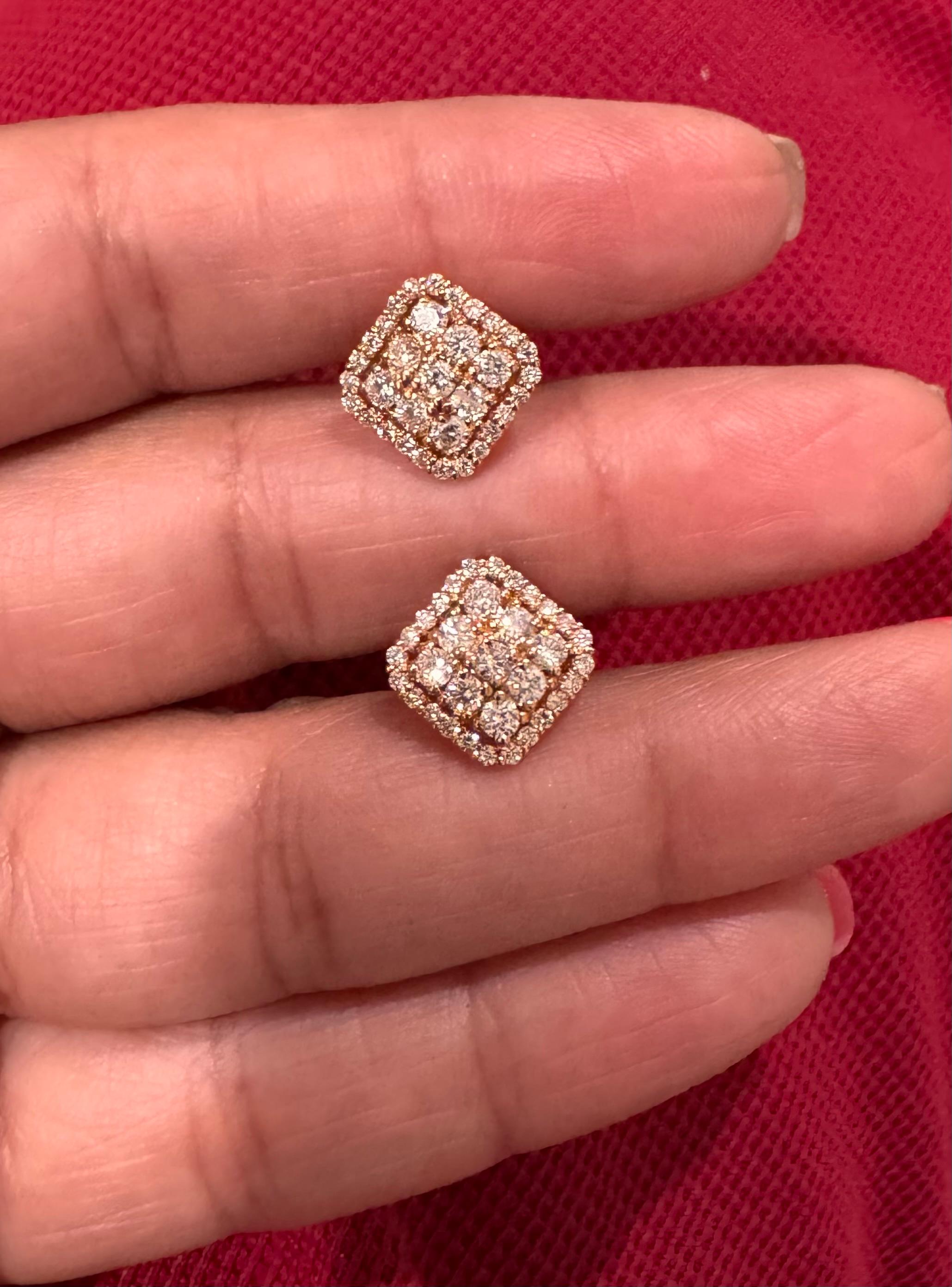 Orecchini a grappolo in oro rosa con diamanti tondi naturali da 1,05 carati in vendita 1