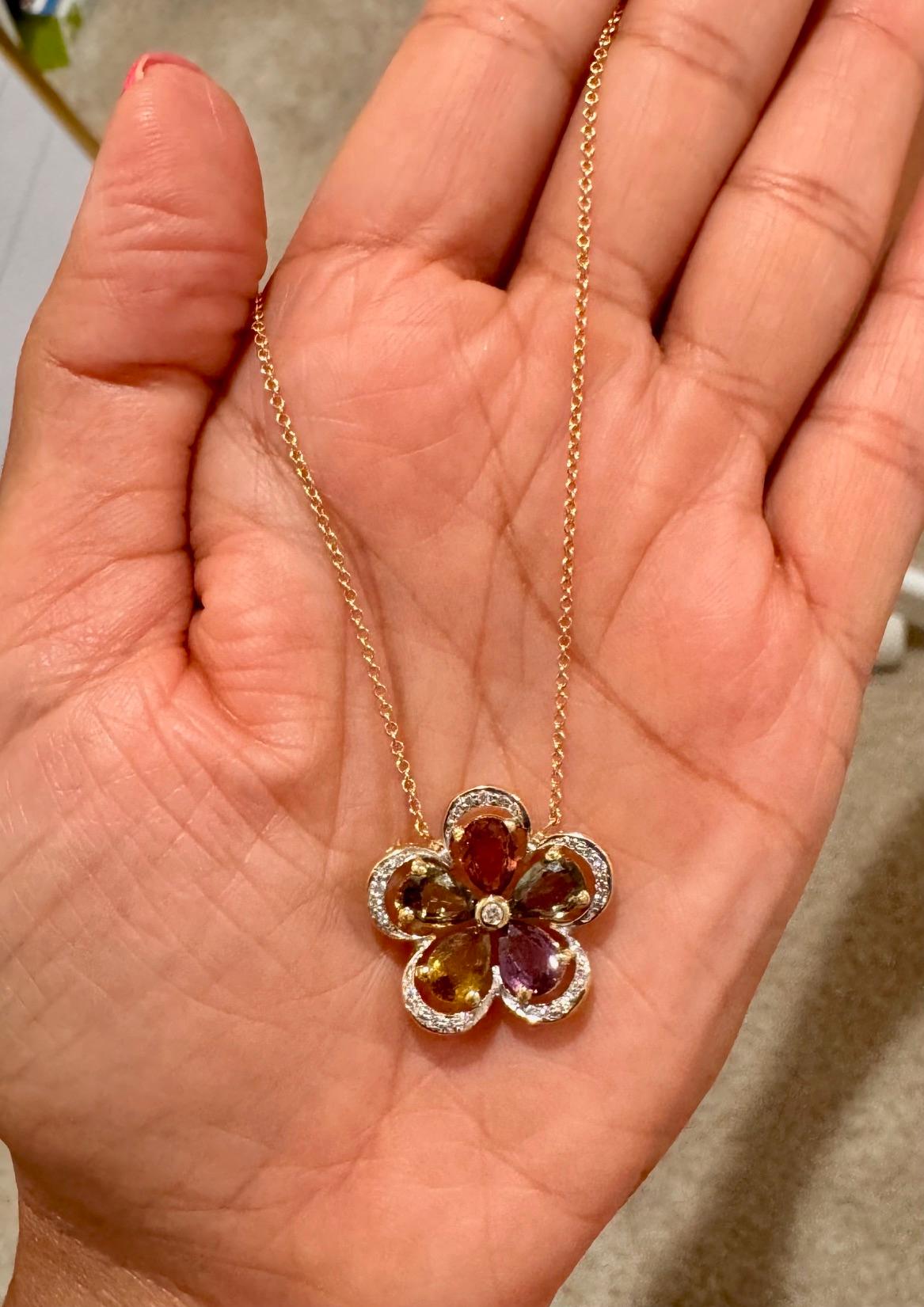 Donna Ciondolo a catena in oro giallo 18 carati con zaffiro multicolore e diamante da 4,40 carati in vendita