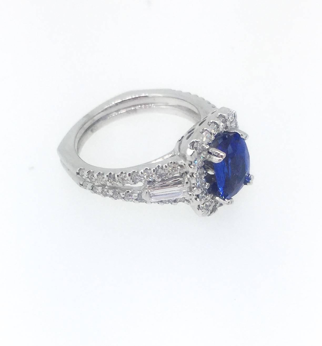 GIA Certified 2.59 Carat Blue Sapphire Diamond Cocktail Ring In New Condition In Los Angeles, CA