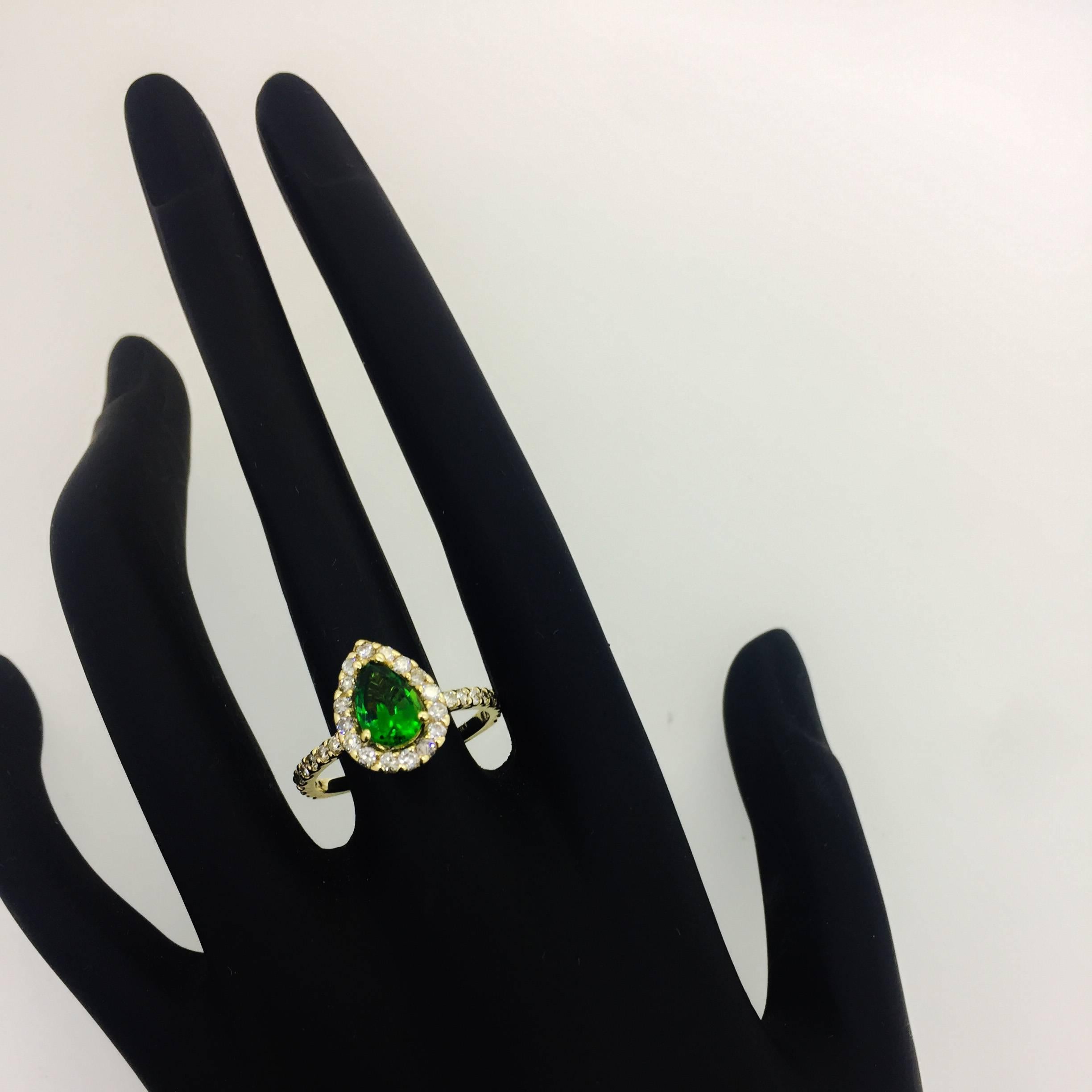 1.70 Carat Pear Cut Tsavorite Diamond Yellow Gold Ring In New Condition In Los Angeles, CA