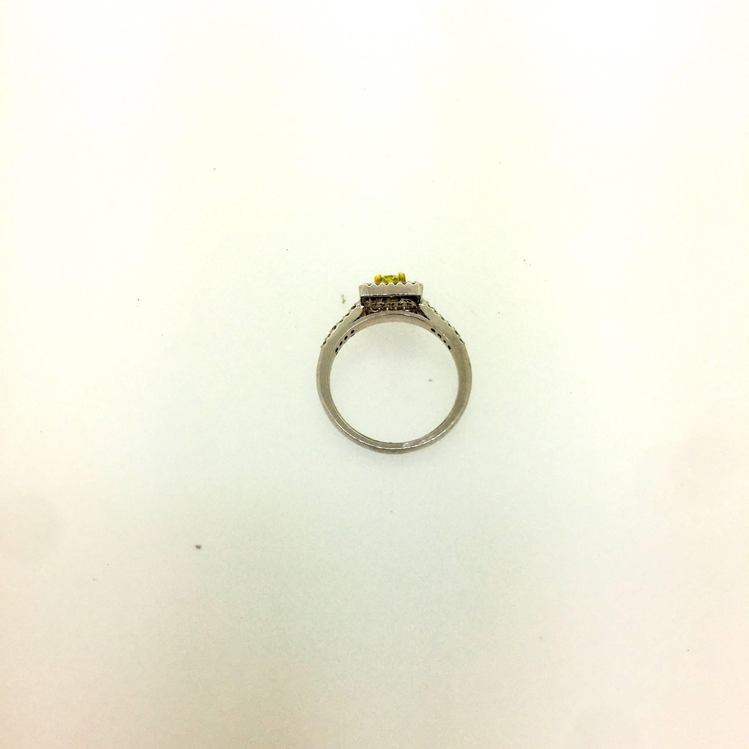 0.88 Carat Yellow Diamond Engagement White Gold Ring In New Condition In Los Angeles, CA