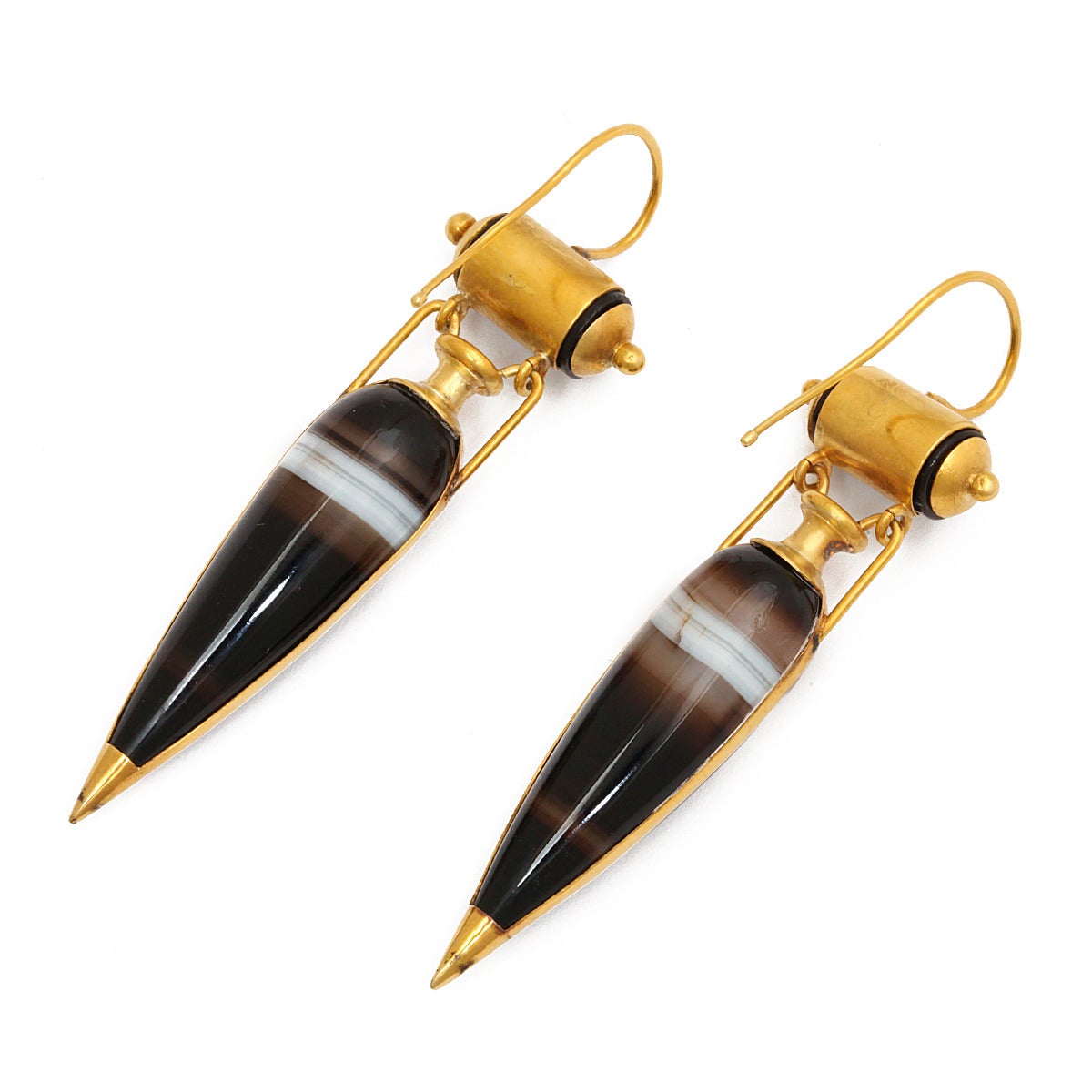 Victorian Classical Revival Banded Agate and Gold Earrings In Excellent Condition In New York, NY