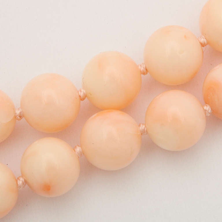 Retro Angel Skin Coral Bead Necklace For Sale