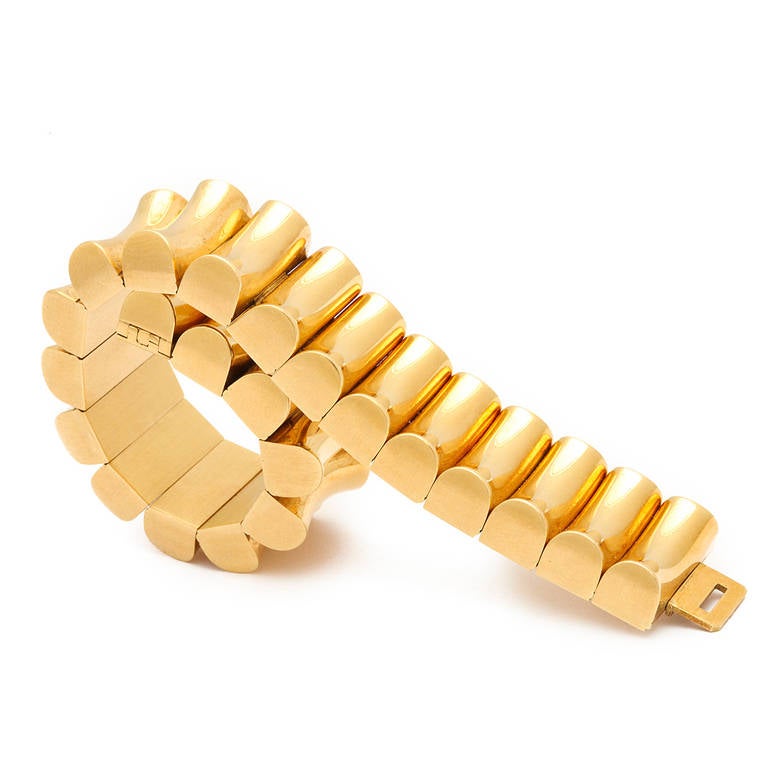 18k gold concave link bracelet.