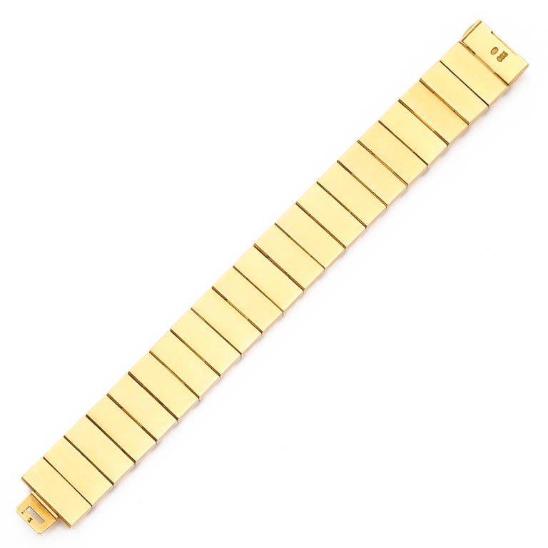 1940s Gold Aesthetic Link Bracelet In Excellent Condition For Sale In New York, NY