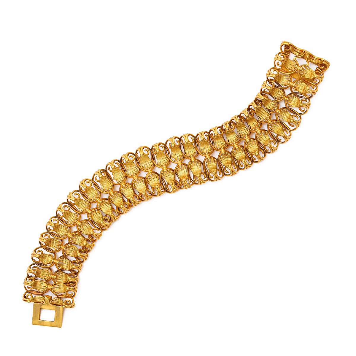 Georgian woven gold bracelet composed of linked, scrolling palmettes. In original case.

English, ca. 1800
Length: 7 3/8 inches