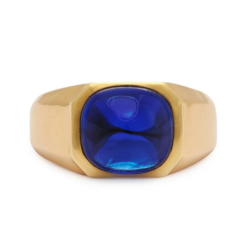 Mid-century natural cabochon sapphire solitaire gentleman’s ring, set in 18k gold.

By Cartier, Paris, ca. 1950
(approx. 5 cts)
