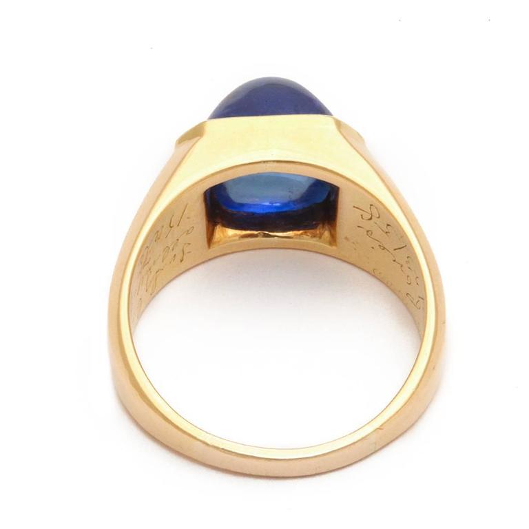 Cartier Mid-century Sapphire gold Gentleman’s Ring In Excellent Condition For Sale In New York, NY