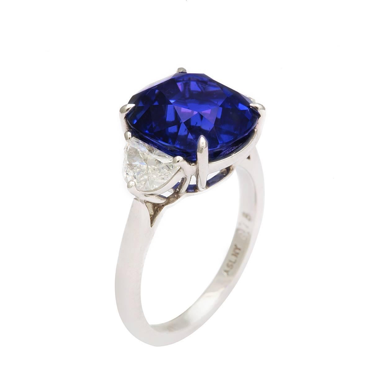 Natural 8.75 carat Ceylon sapphire ring set in platinum with lunette diamond shoulders (approx. 1.5 cts). English, ca. 1950 

