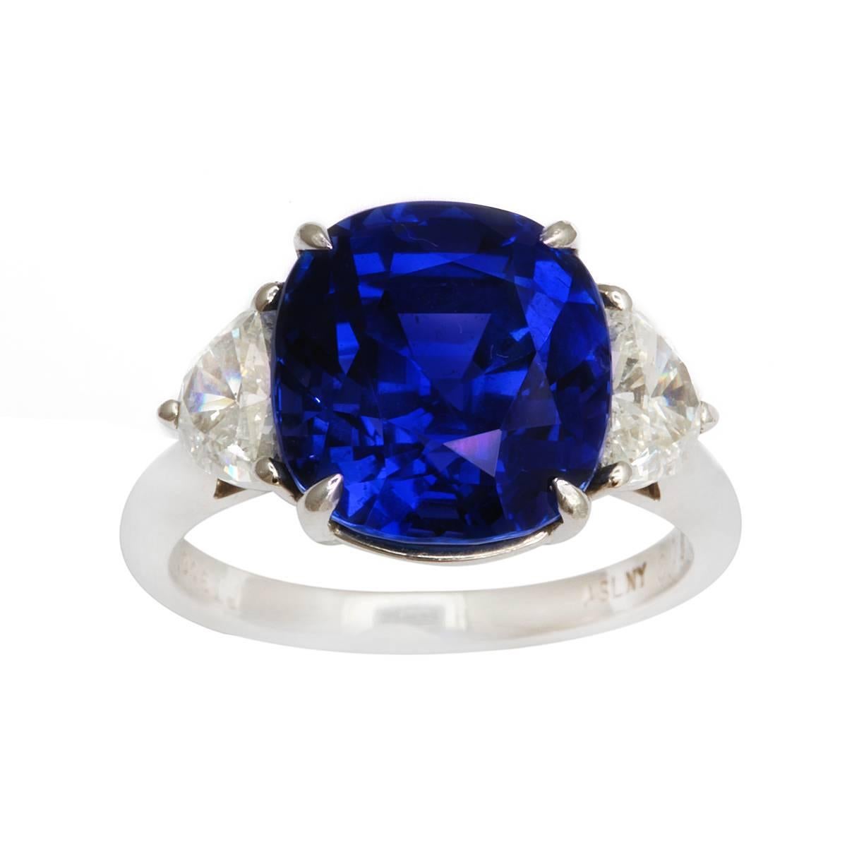 Mid-Century Sapphire Diamond Platinum Ring In Excellent Condition For Sale In New York, NY