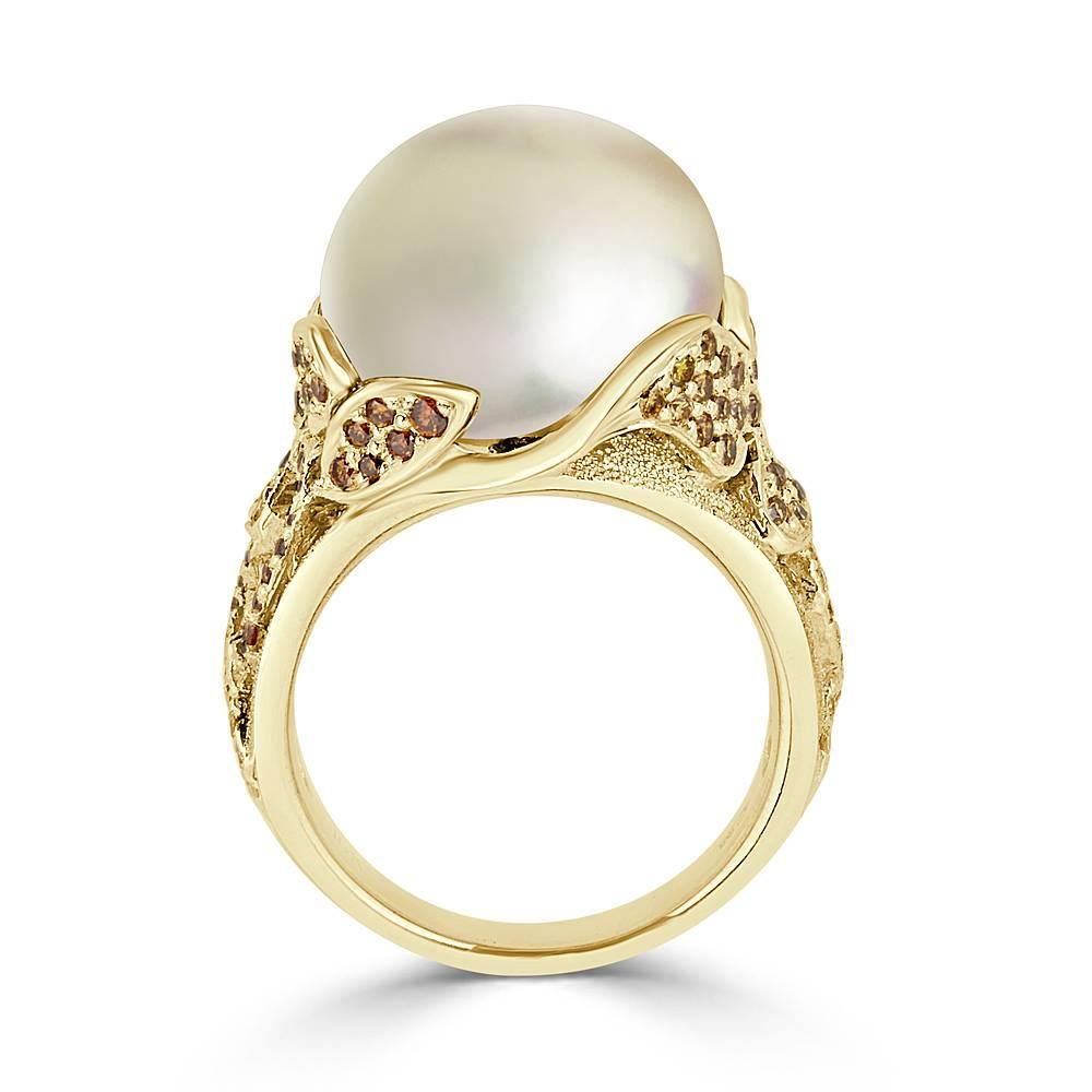 South Sea Pearl and Pave Yellow Diamonds Ring In New Condition For Sale In New York, NY