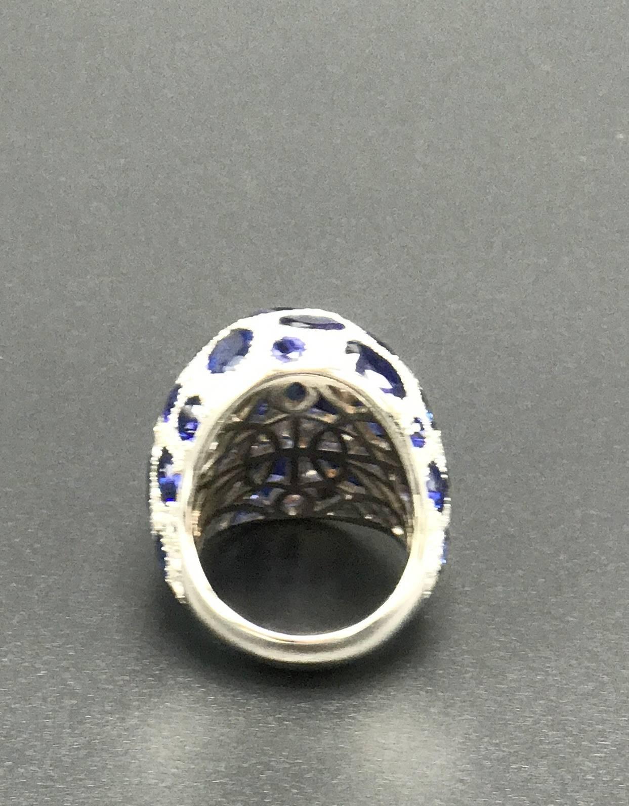 Blue Sapphire and Pave Diamond Dome Ring In New Condition In New York, NY