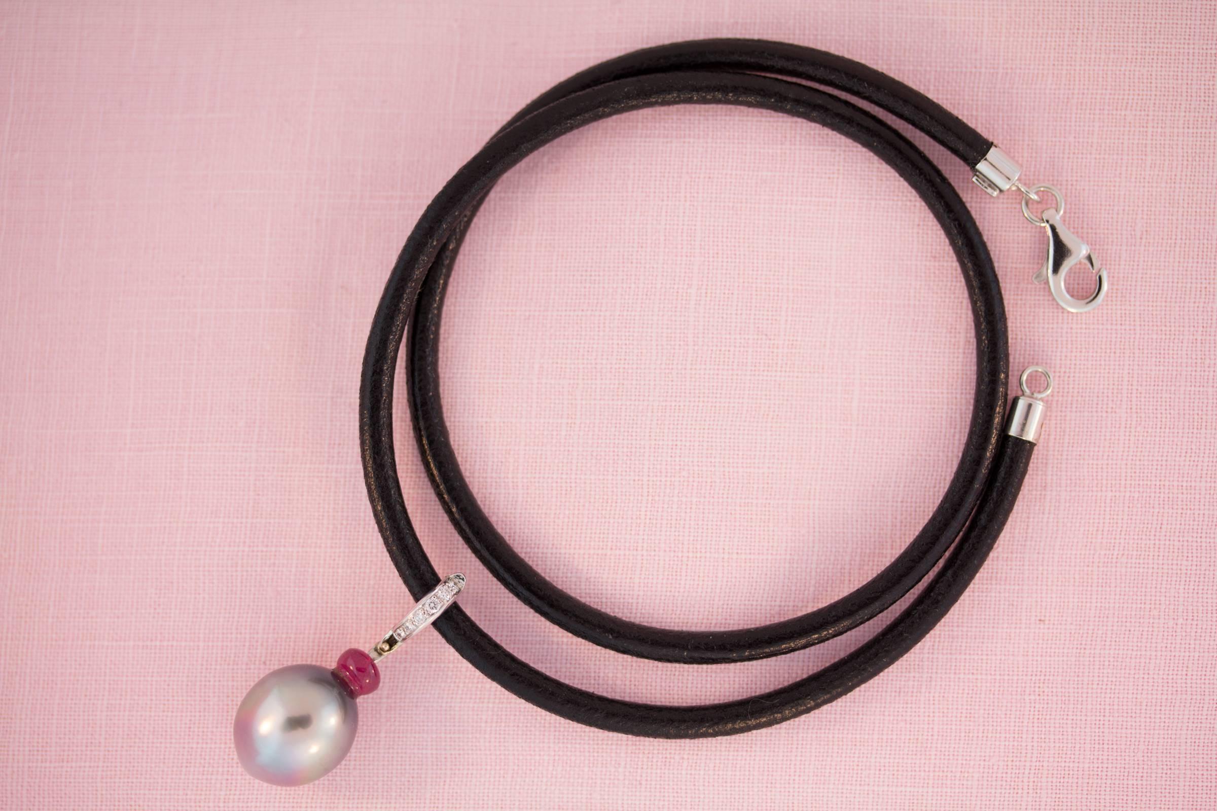 Ella Gafter Pearl Diamond Pendant Necklace For Sale 4