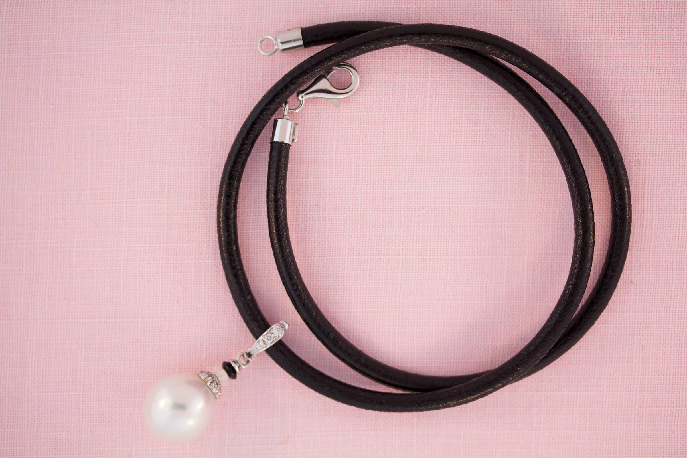 Ella Gafter Pearl Onyx Pendant Necklace For Sale 4