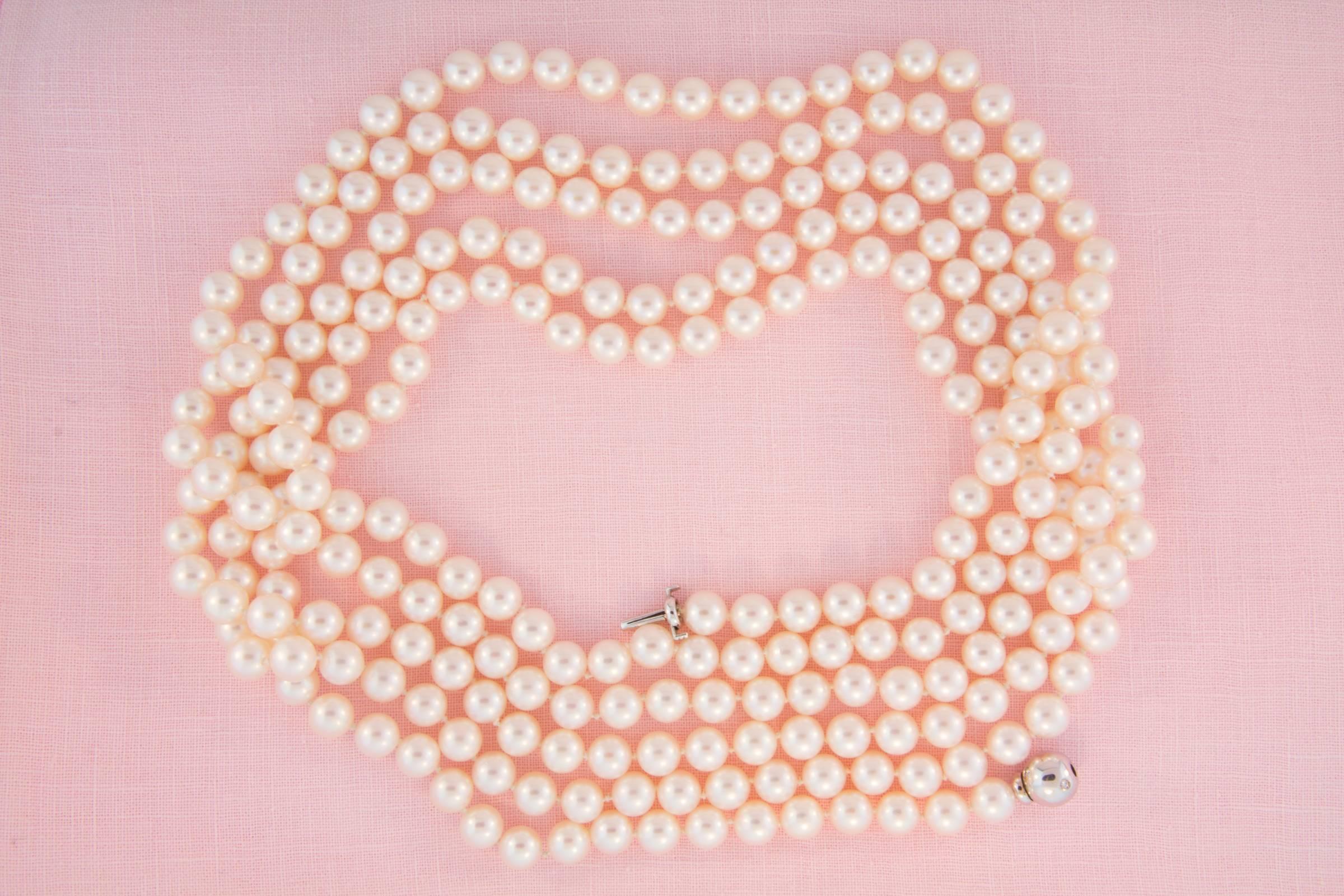 The 89” Japanese Akoya pearl necklace consists of  265 homogeneous round pearls (Pinctada Fucata) of 7.5mm diameter. The pearls display an attractive nacre, lustre, and iridescence. The necklace is held together by a handmade 18 carat white gold