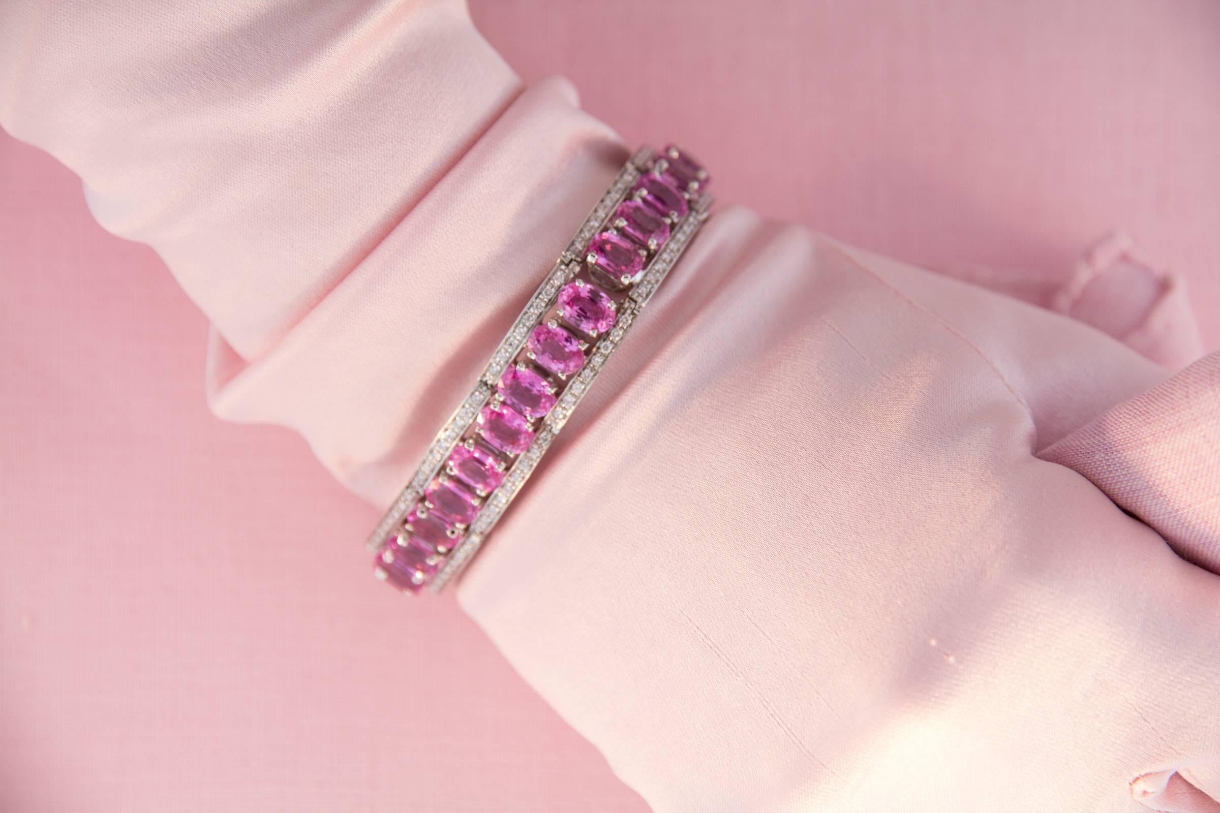 Bracelet jonc design Ella Gafter en saphir rose et diamants en vente 2