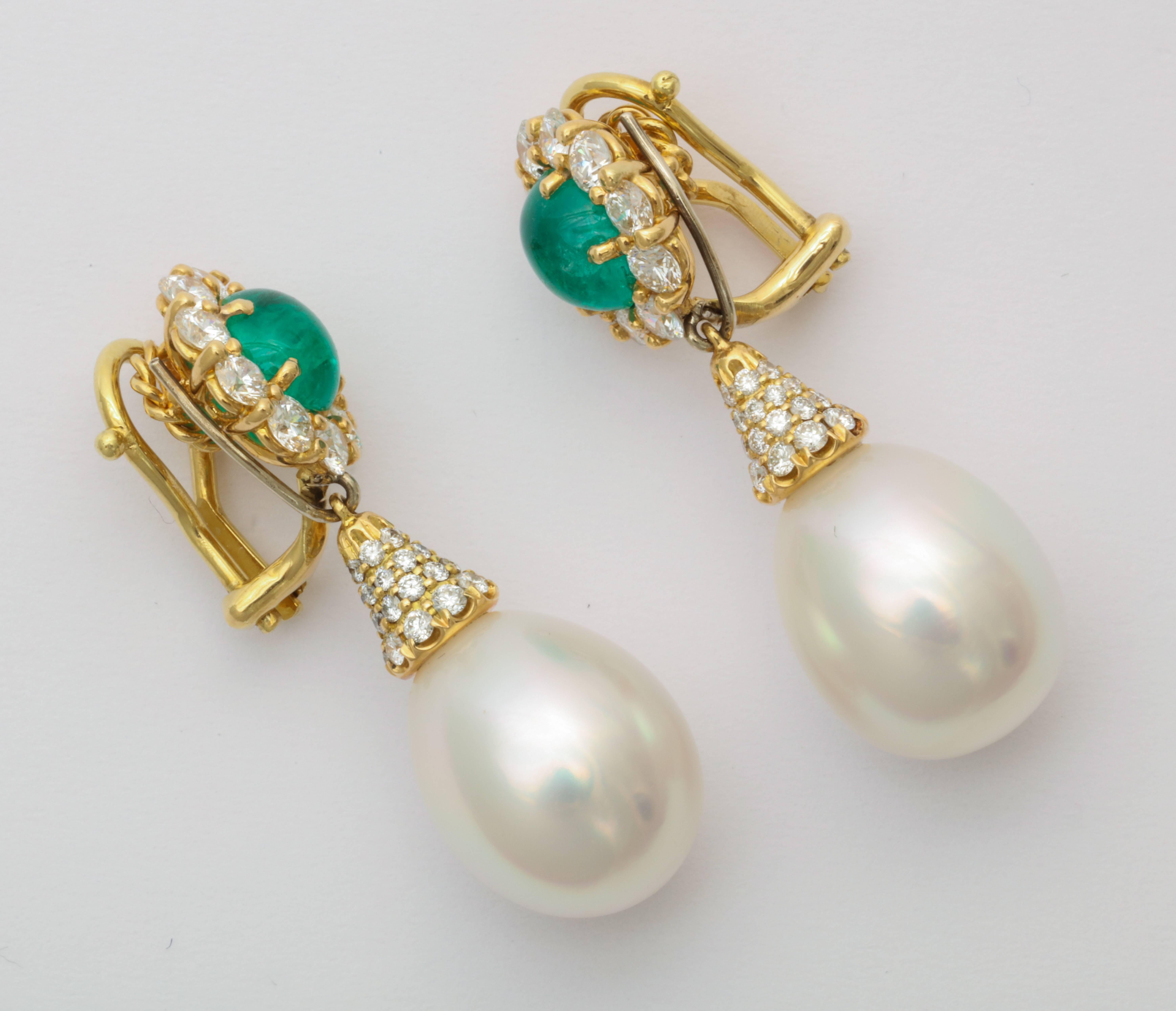 Donna Vock Emerald Diamond and Cultured Pearl Drop Day Night Clip-on Earrings In New Condition In New York, NY