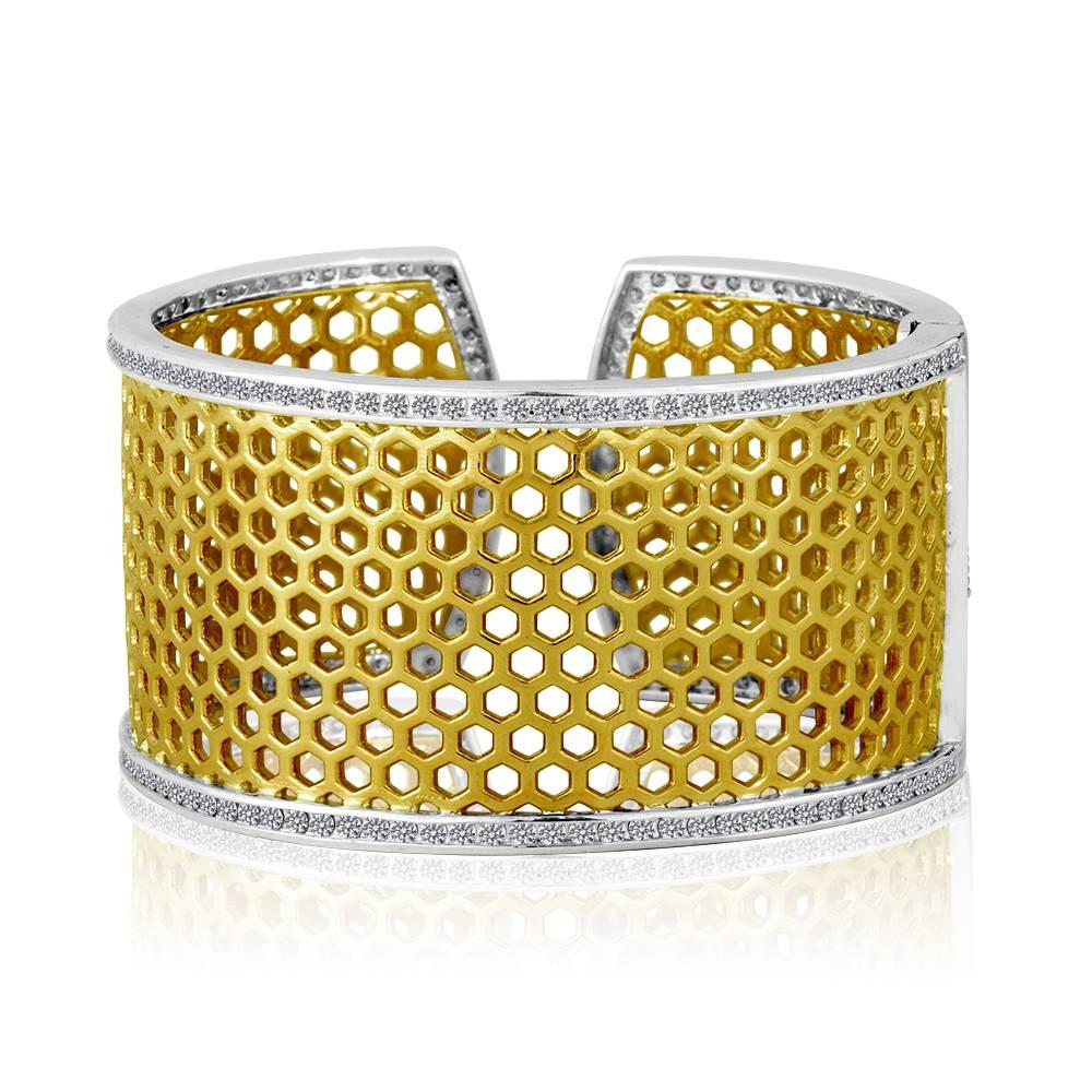 Exclusively from Design By Vatche, Honey Collection
Beautifully hand crafted 14 karat green gold and sterling silver with diamonds all around cuff bracelet. This cuff bracelet opens with a spring claps for a secure and easy wear.
Diamonds: 6.07