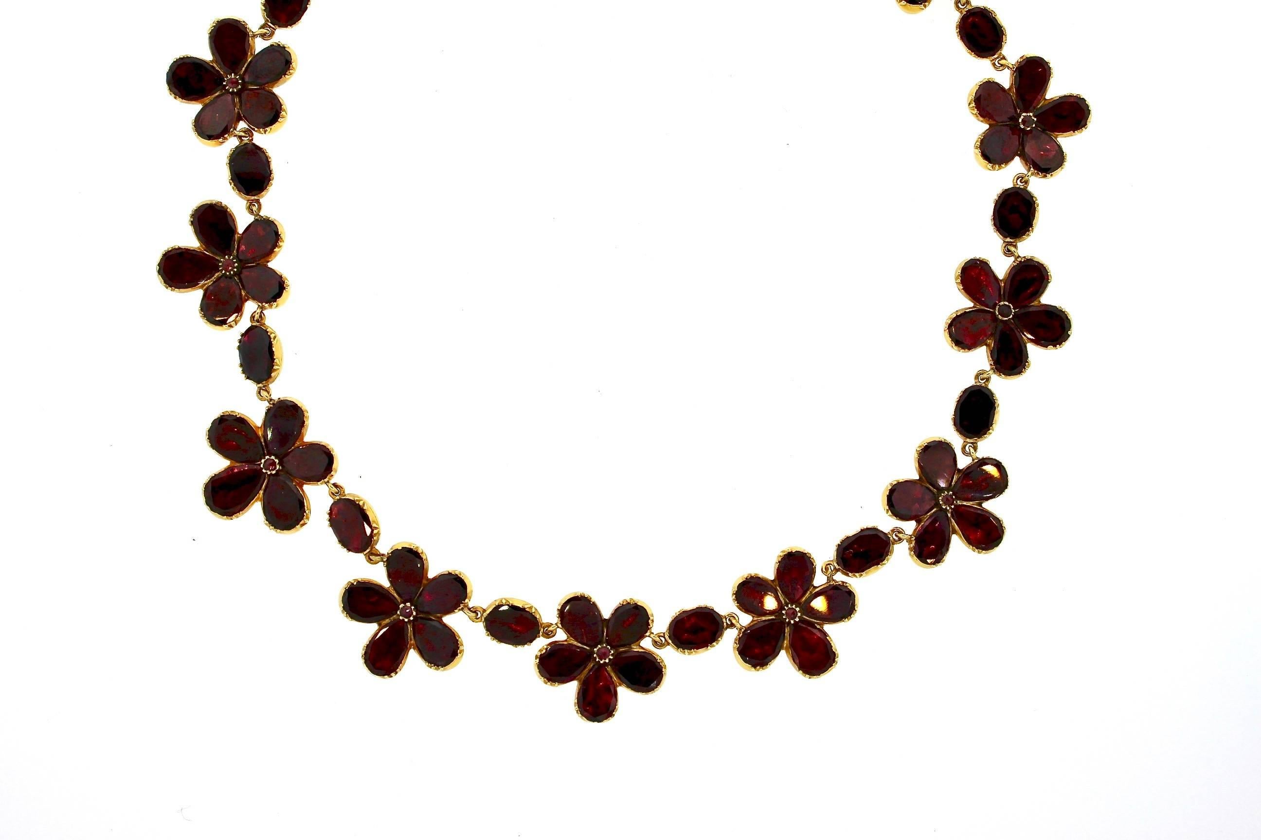 Antike spätgeorgianische Granat-Blumen- Riviere-Halskette (Georgian) im Angebot