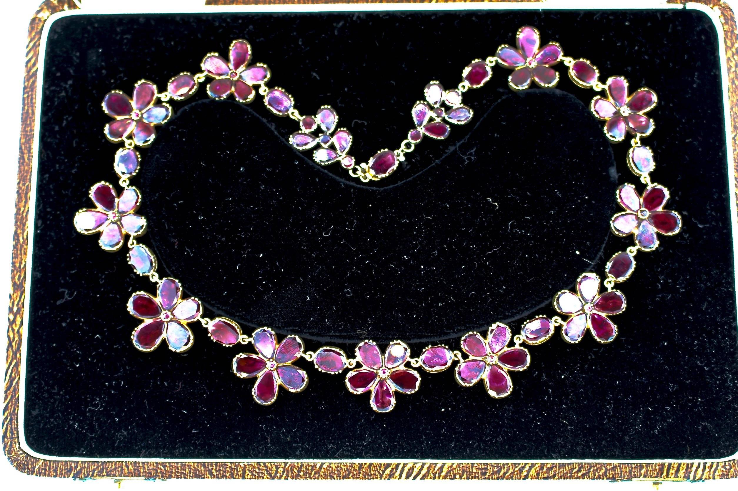Antike spätgeorgianische Granat-Blumen- Riviere-Halskette im Zustand „Gut“ im Angebot in New York, NY