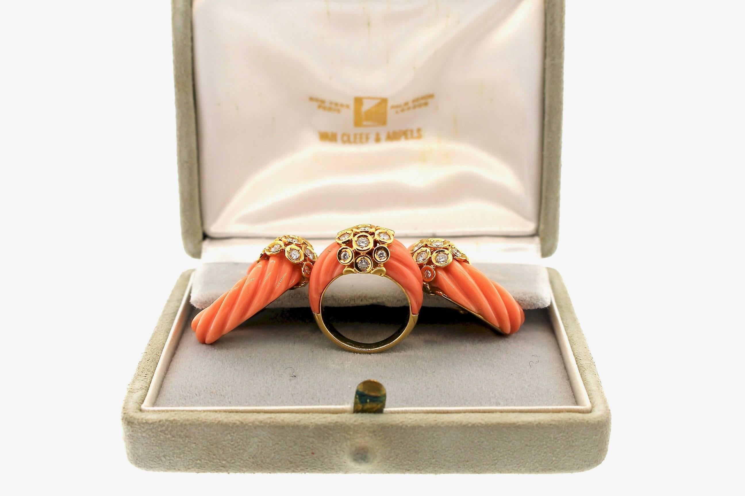 Mid-Century Modern Van Cleef & Arpels Coral Gold Earrings and Ring Set In Excellent Condition In New York, NY