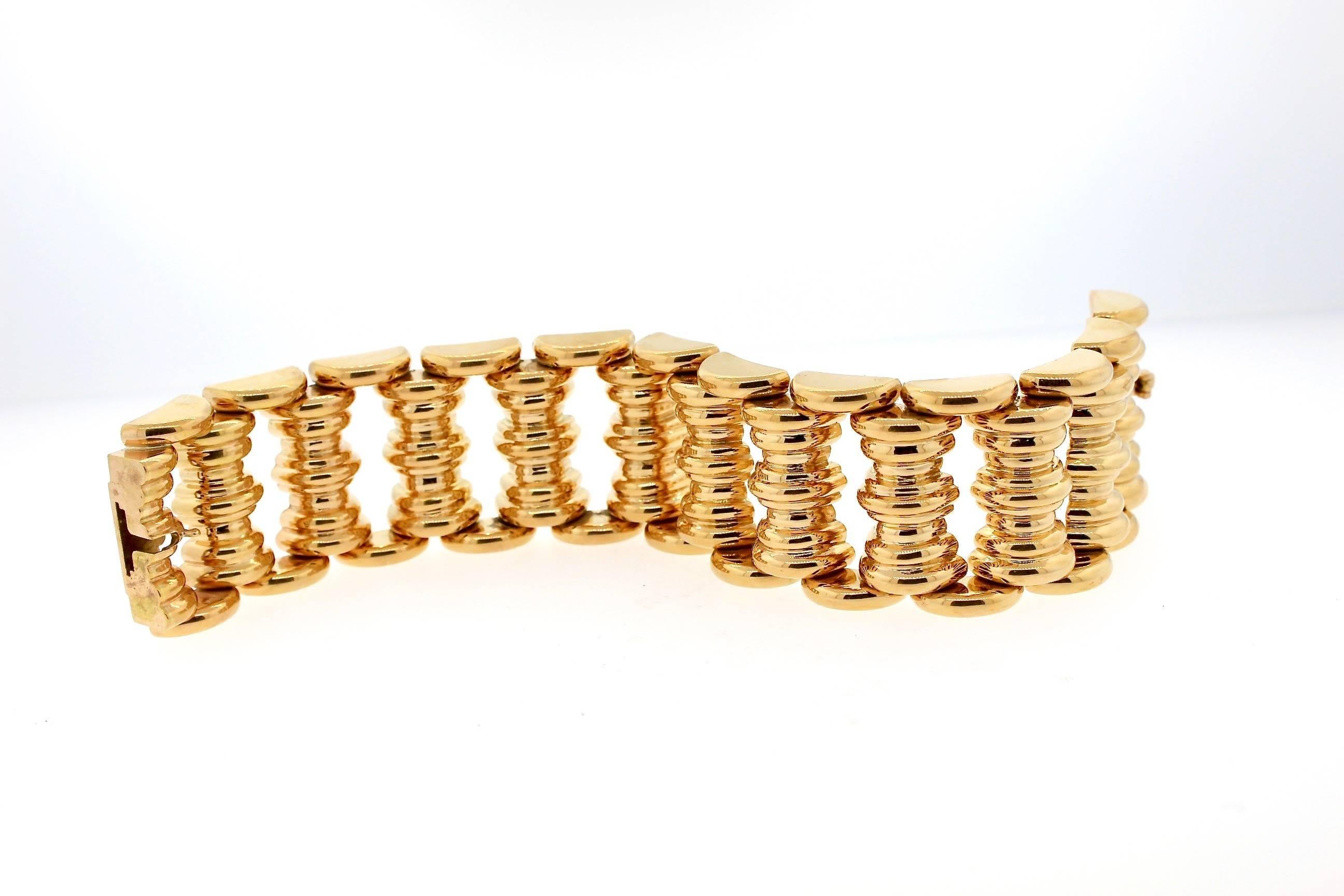 Modernist Art Deco Wide Yellow Gold Tank Bracelet In Excellent Condition In New York, NY