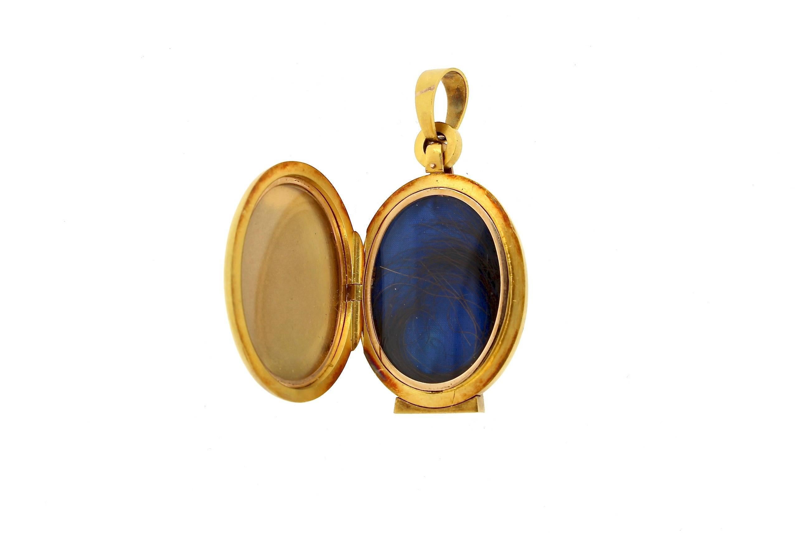 Antique Victorian Gold Agate Pearl Diamond Locket Pendant In Good Condition In New York, NY