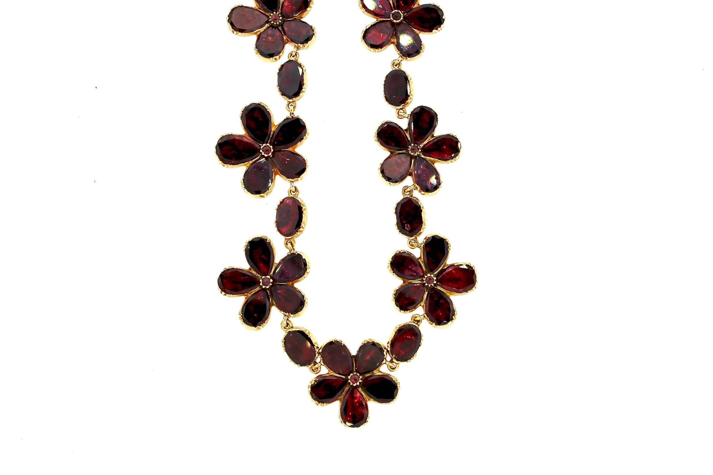 Antike spätgeorgianische Granat-Blumen- Riviere-Halskette Damen im Angebot
