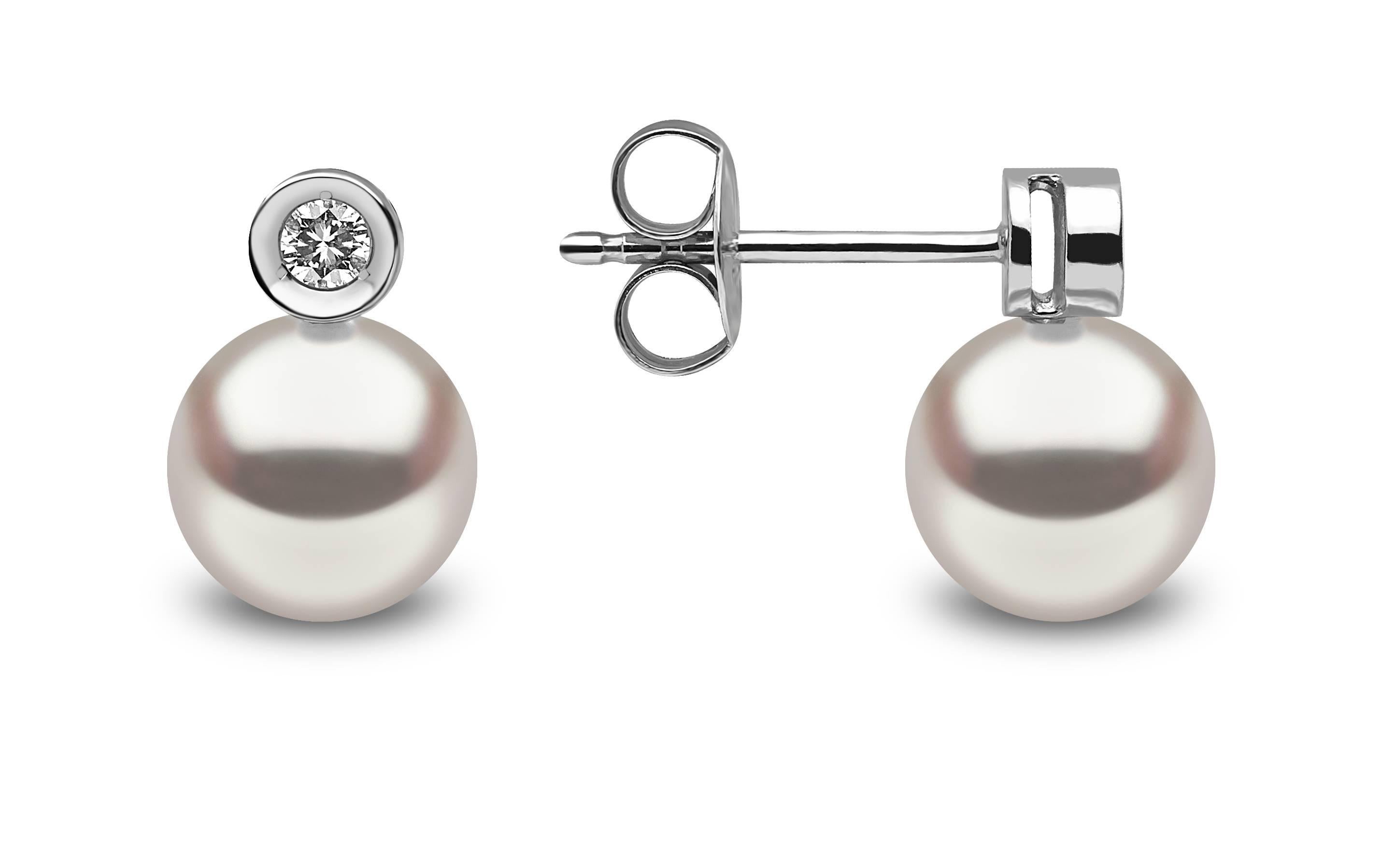 The chic combination of white diamonds and 18k white gold is re-imagined with two bold Cultured pearls in these exquisite earrings from Yoko London. 

- 18k White Gold
- 2 Diamonds 0.10cts
- 8mm Cultured Pearl


