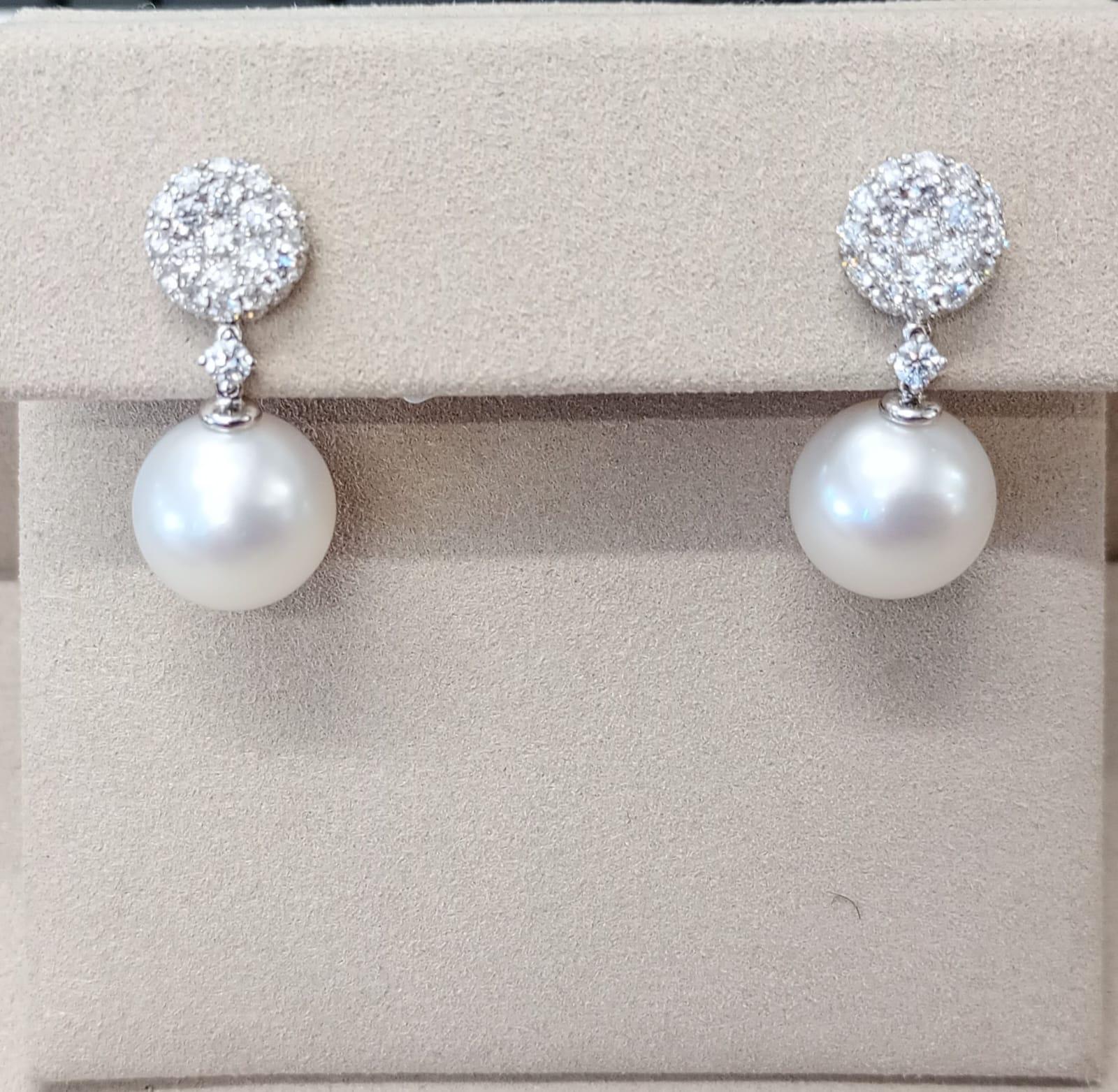 Orecchino con perla coltivata e diamante in oro bianco 18 carati In condizioni Nuovo in vendita a London, GB
