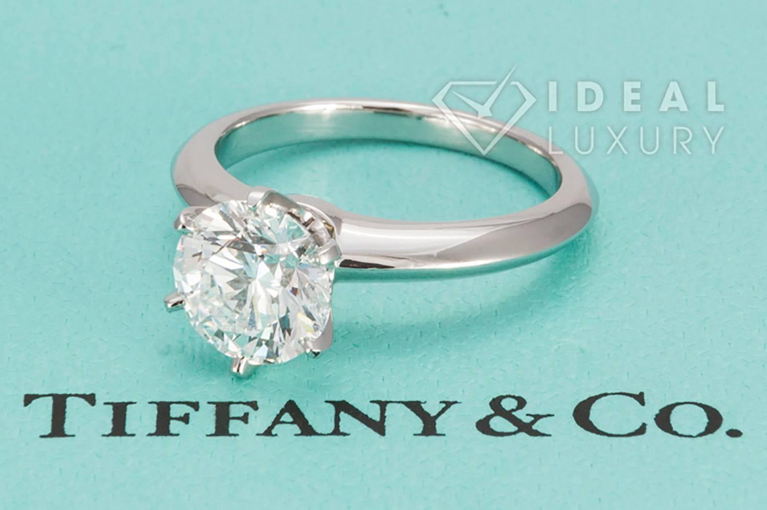 Ideal Luxury is pleased to offer this Guaranteed Authentic $105,000 Tiffany & Co Platinum & Round Brilliant Diamond Solitaire Engagement Ring. This absolutely stunning ring features Tiffany & Co's classic Tiffanys Setting, a truly