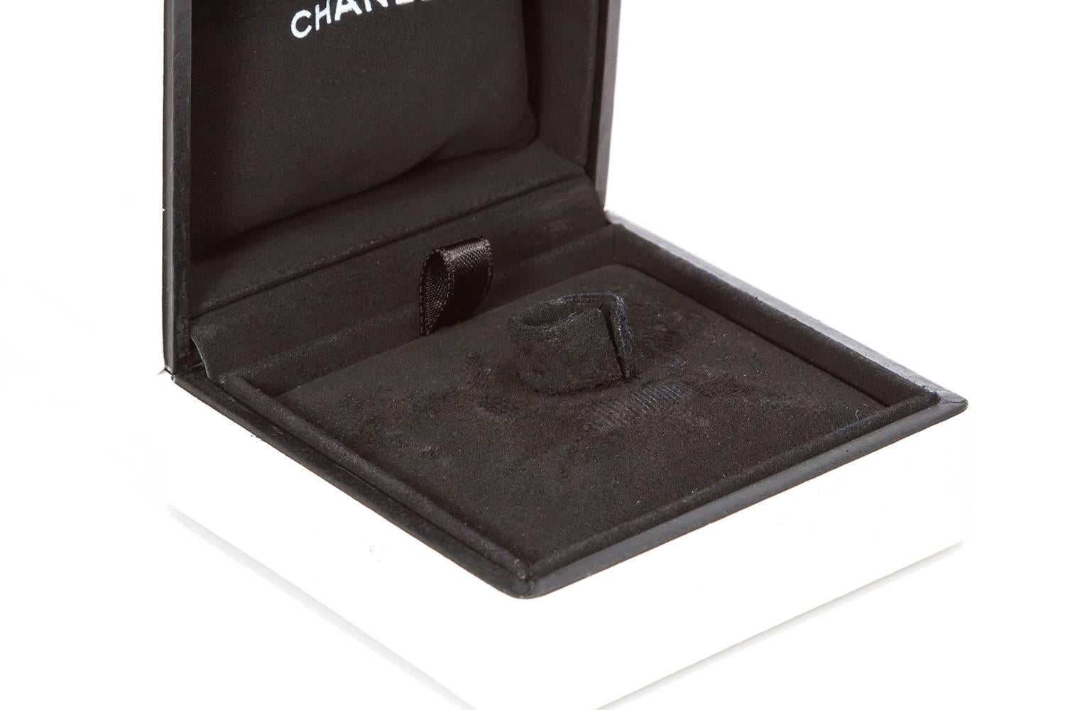 Chanel 18 Karat White Gold and Ceramic Ultra Ring with Box In Excellent Condition In Tustin, CA