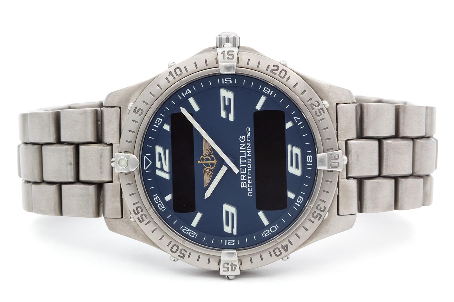 Wir freuen uns, Ihnen diese Breitling Aerospace E65062 Fliegeruhr anbieten zu können. Die Breitling Aerospace E65062 ist ein moderner Klassiker unter den Fliegeruhren und zeichnet sich durch Präzision, Langlebigkeit und geringes Gewicht aus. Dieses