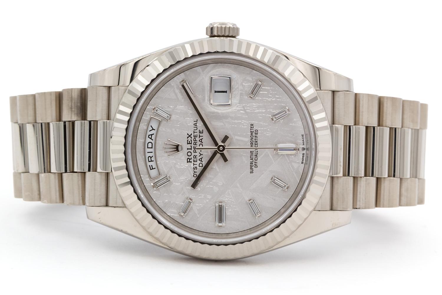 Wir freuen uns, Ihnen diese 2020 Rolex Day-Date 228239 anbieten zu können. Diese Rolex Day-Date 40 aus massivem 18-karätigem Weißgold mit dem begehrten Meteoriten-Zifferblatt und den Baguette-Diamantindexen ist ein echtes Statement für Seltenheit