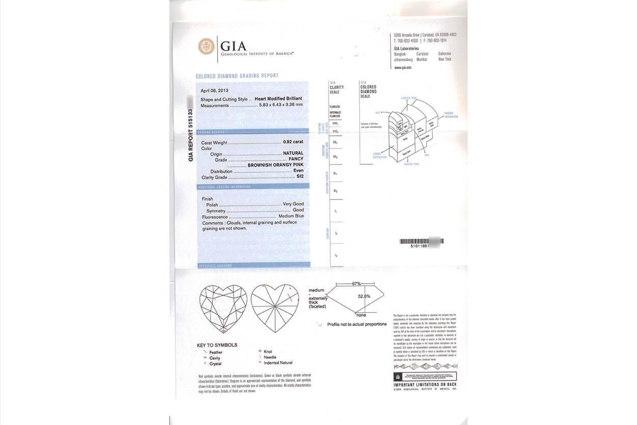 Damen 18k Weißgold und GIA zertifizierter Fancy Color 3 Herz Diamantring 3,65ctw (Moderne) im Angebot