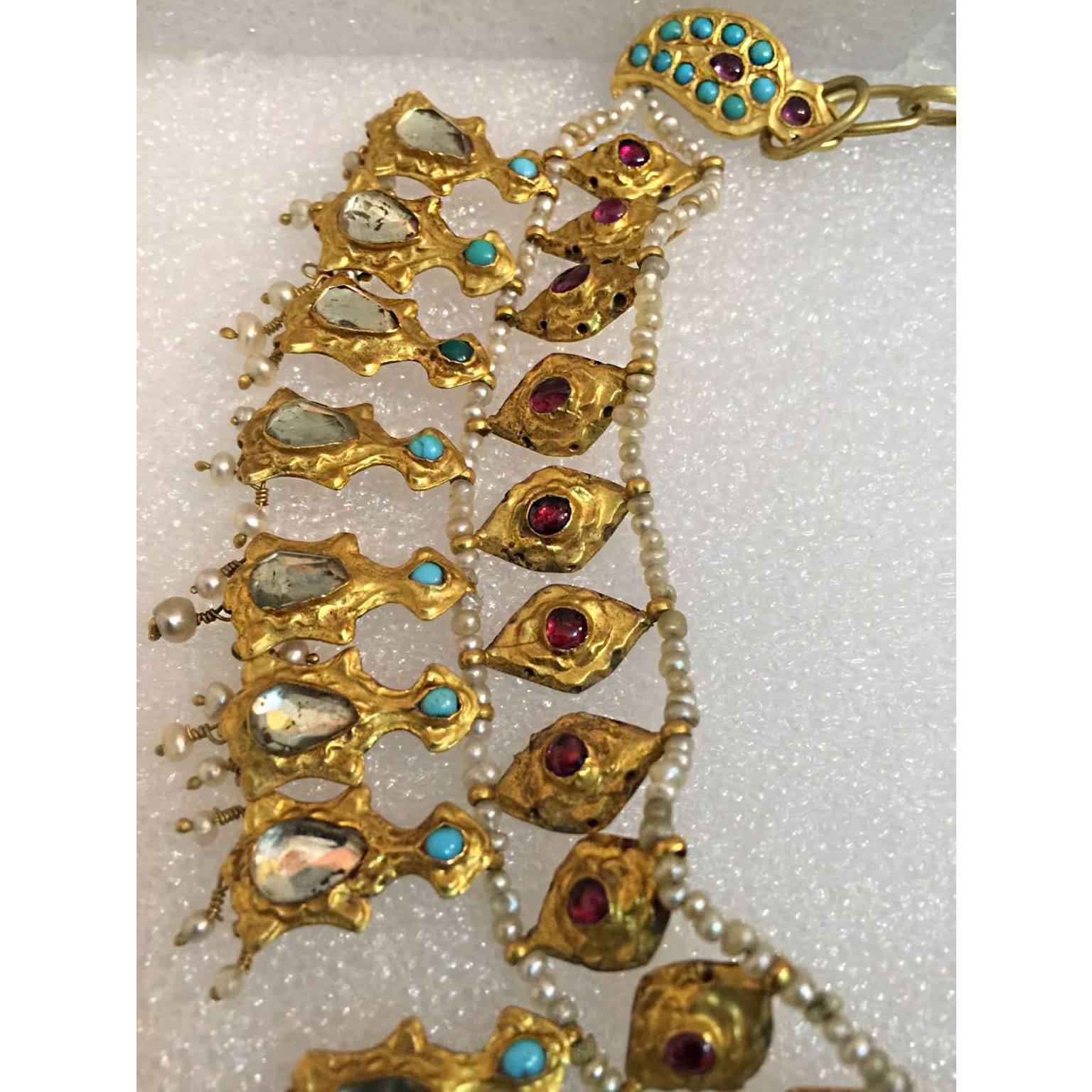 22 Karat Gold Rajasthan Mughal Necklace with Ruby, Turquoise and Pearl In Good Condition For Sale In London, GB