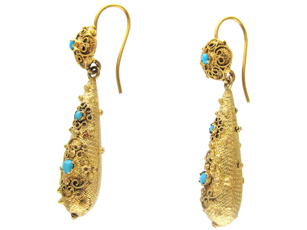 A pretty pair of 15ct gold medium length drop earrings, made circa 1800-1820 in the late Georgian period. They have fine gold work and are set with turquoise which was used to represent 