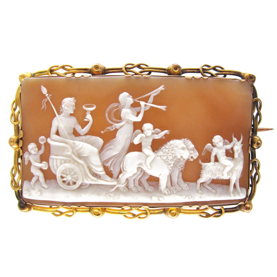 Georgian Cameo Gold Brooch of Classical Scene circa 1820 For Sale
