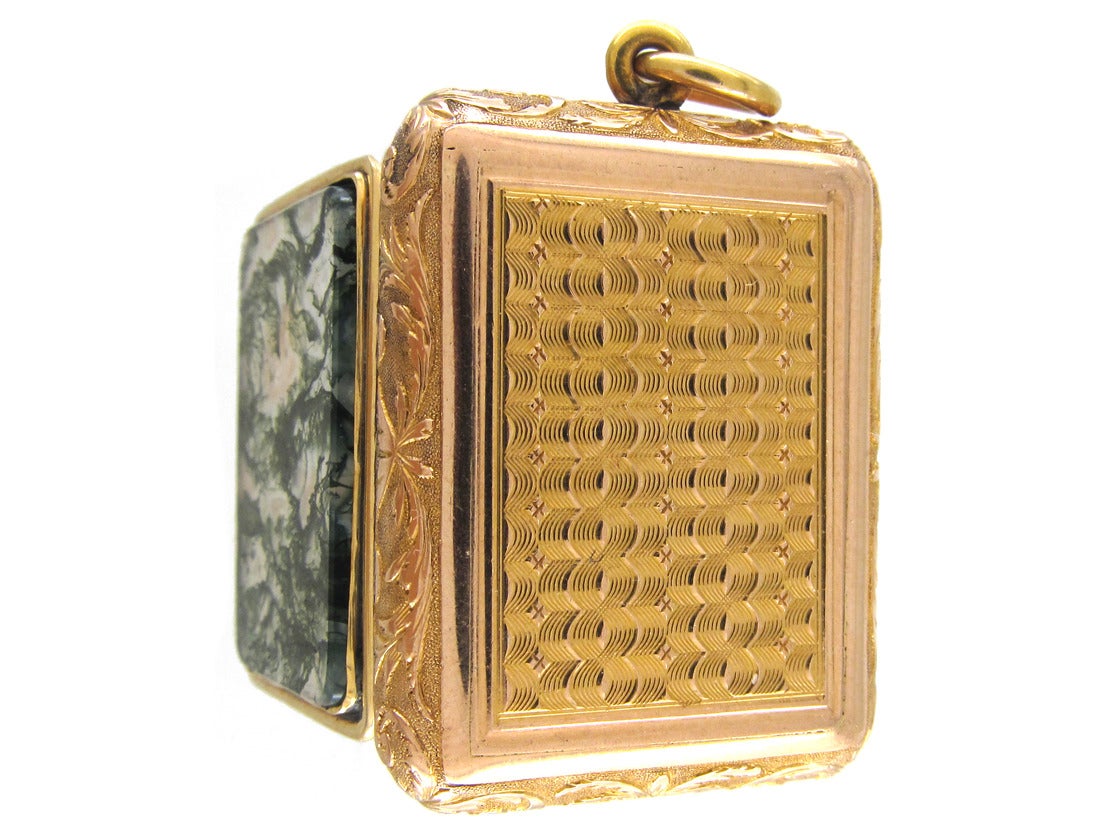 A wonderful Regency vinaigrette which has a moss agate top section. The engraved and chased gold work is top quality. It opens to reveal a hinged section. It was made circa 1820.