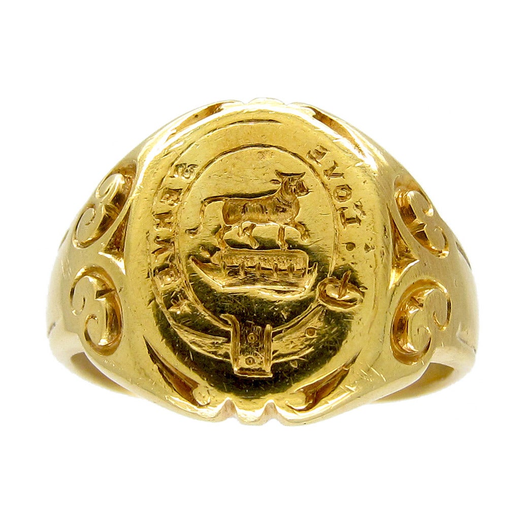 Gold Signet Ring with the Motto "Love Serves" For Sale