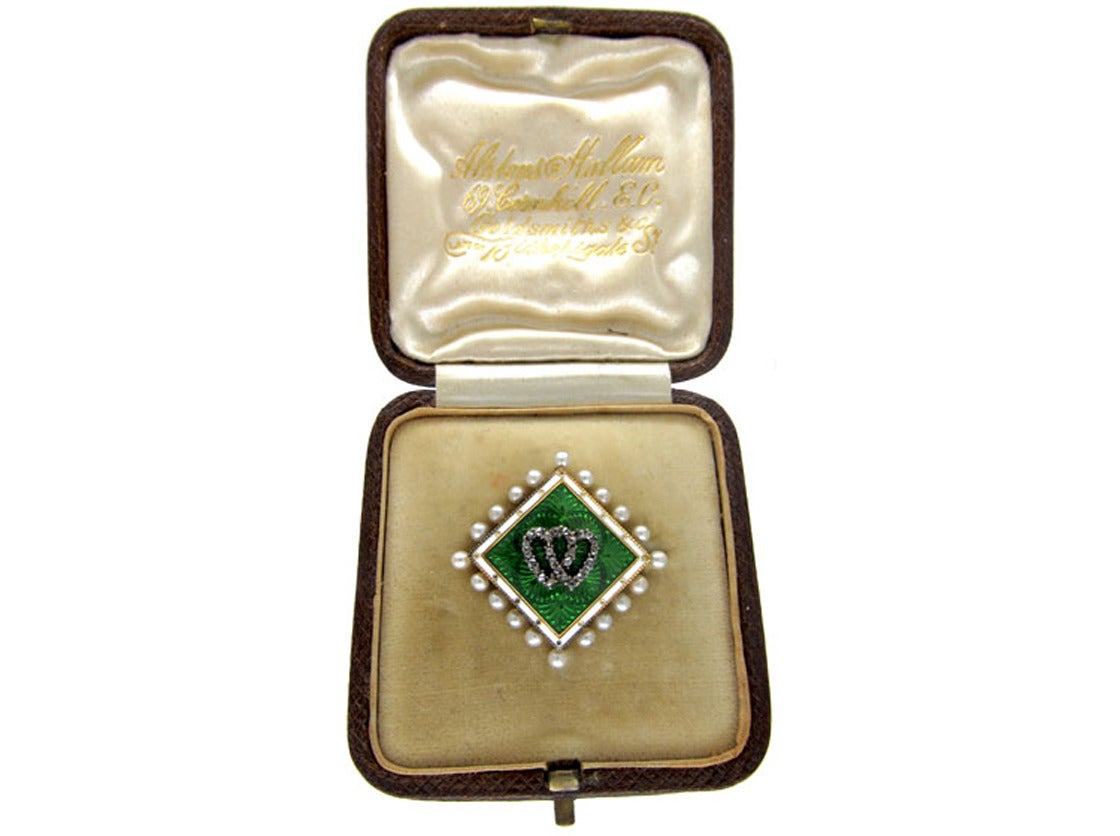 Women's Edwardian Double Heart Pearl Diamond Brooch For Sale