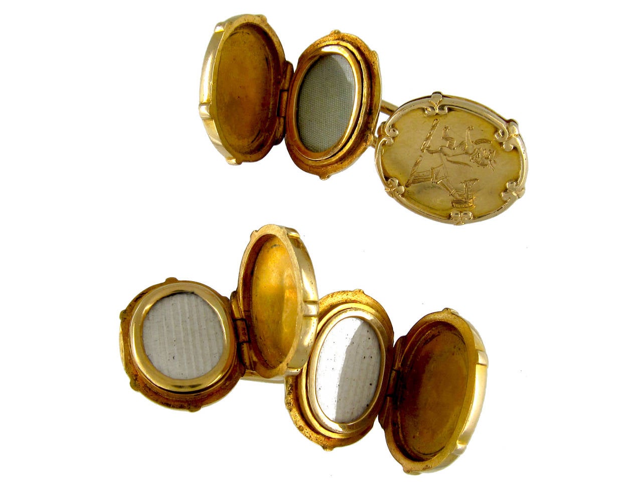 Victorian Gold Engraved Seal Opening Locket Cufflinks In Excellent Condition For Sale In London, GB