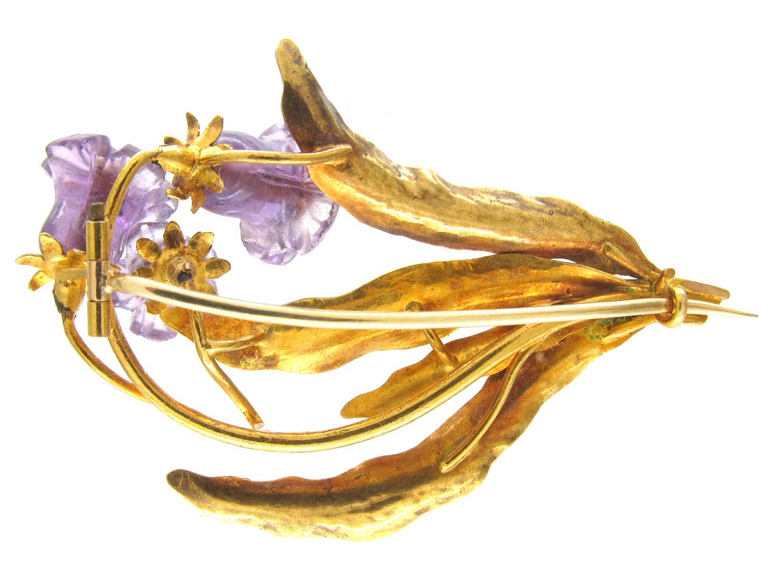 An enchanting late Georgian botanical brooch, consisting of two-colour gold leaves, finely chased and engraved, and three carved amethyst bluebells with gold stamens. Similar pieces like this can be found in the Hull Grundy collection at The British