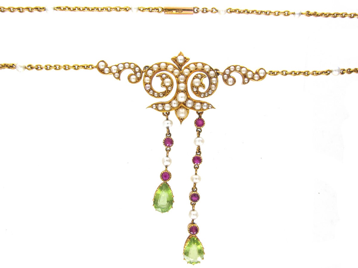 Edwardian Natural Pearl Ruby Peridot Gold Suffragette Necklace In Excellent Condition For Sale In London, GB