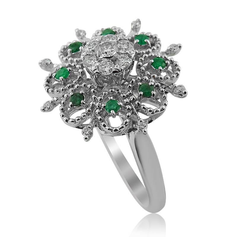 WHITE GOLD FLOWER DIAMOND RING WITH EMERALDS

18K White gold


Total diamond weight: 0.35


Clarity: VS-SI1


Color: G


Total emerald weight: 0.17 ct


Total ring weight: 5.04 grams