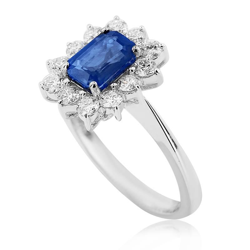 WHITE GOLD RING WITH SAPPHIRES AND BRILLIANT CUT DIAMONDS

18K White gold


Total diamond weight: 0.62 ct


Color: H


Clarity: VS


Total sapphire weight: 0.95 ct


Total ring weight: 4.09 grams