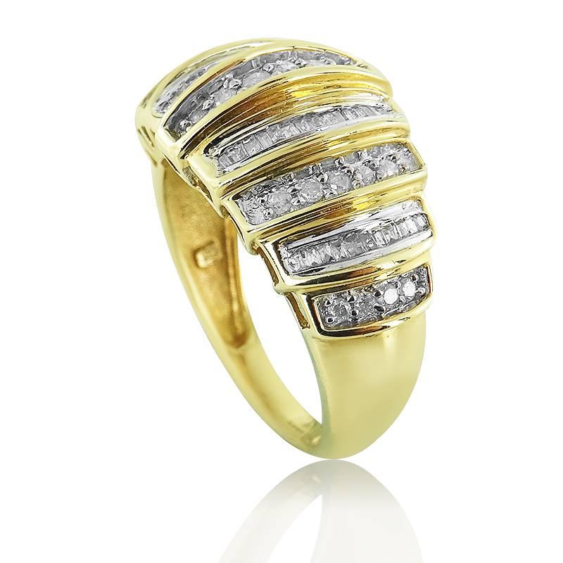 YELLOW GOLD RING WITH EMERALD AND BRILLIANT CUT DIAMONDS

18K Yellow gold


Total diamond weight: 0.72 ct
Color: G-H
Clarity: VS-SI 


Total ring weight: 4.64 grams