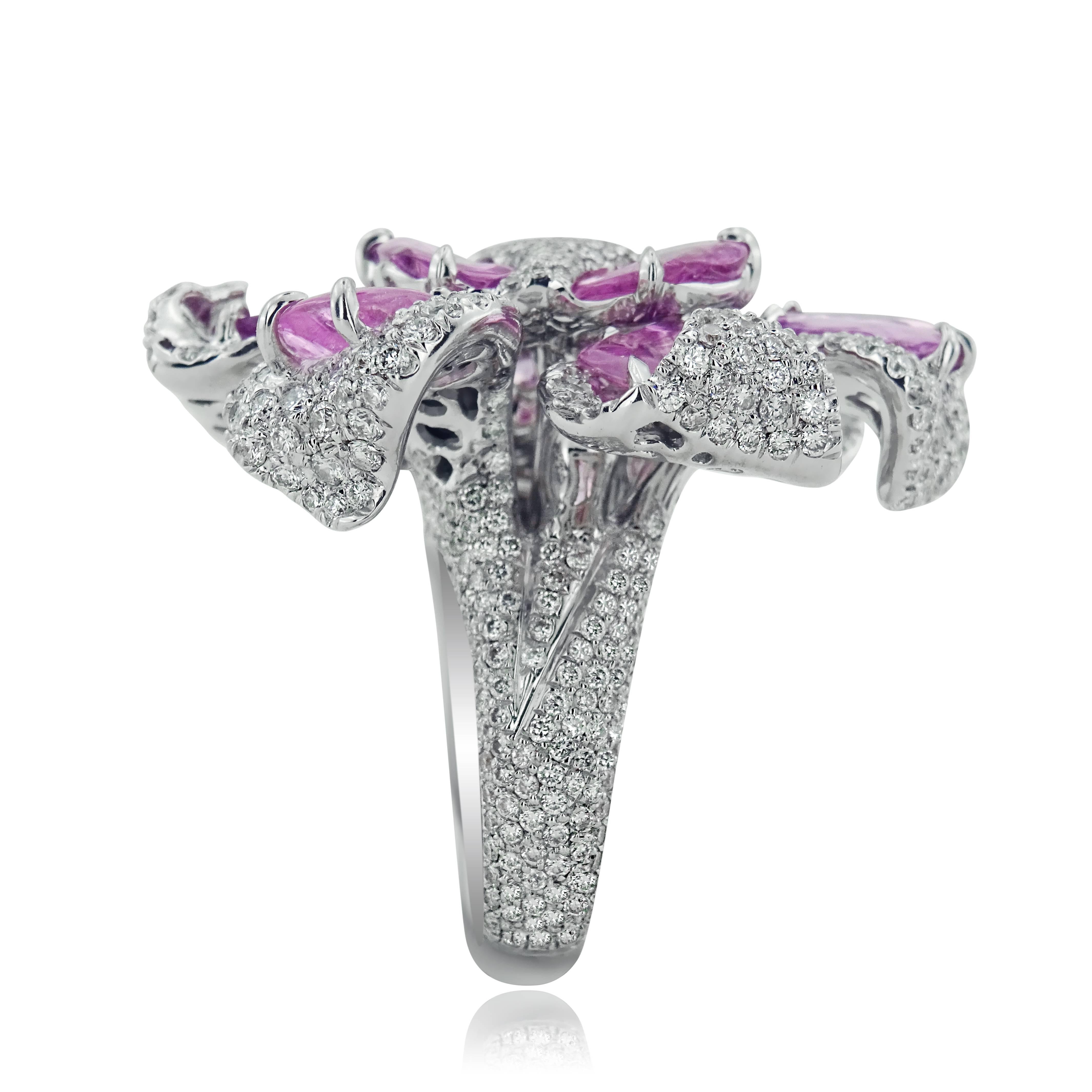 IGI White Gold Fancy Pink and Purple Sapphire 83.30 ct and Diamonds Set In Excellent Condition In Knightsbridge, GB
