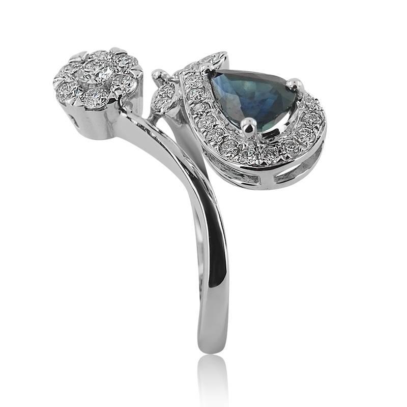 Modern White Gold 0.82 ct Sapphire and Brilliant Cut 0.40 ct Diamonds Ring For Sale